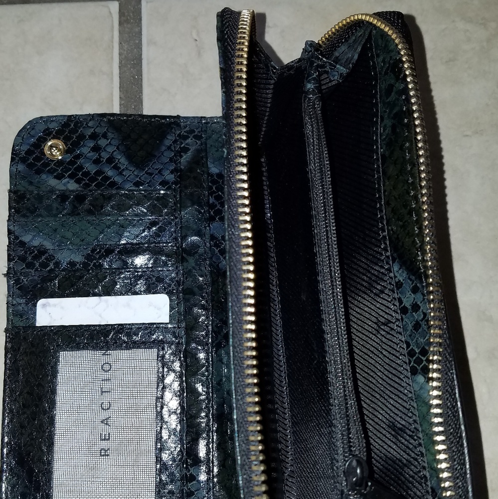 KENNETH COLE REACTION Wallet - Picture 7 of 8